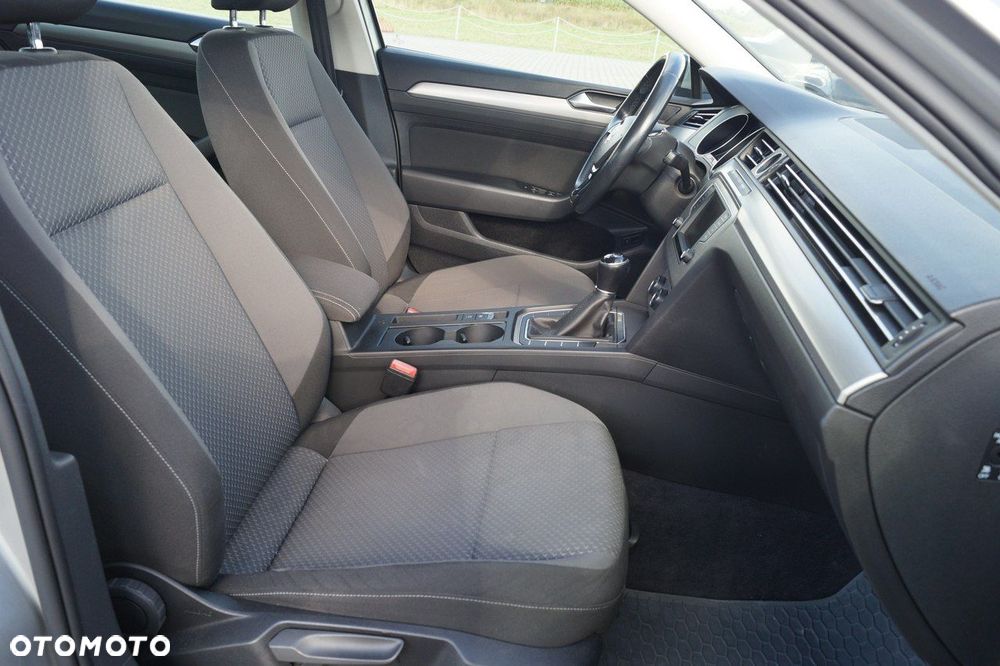Volkswagen Passat - 17
