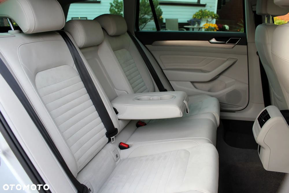 Volkswagen Passat - 12