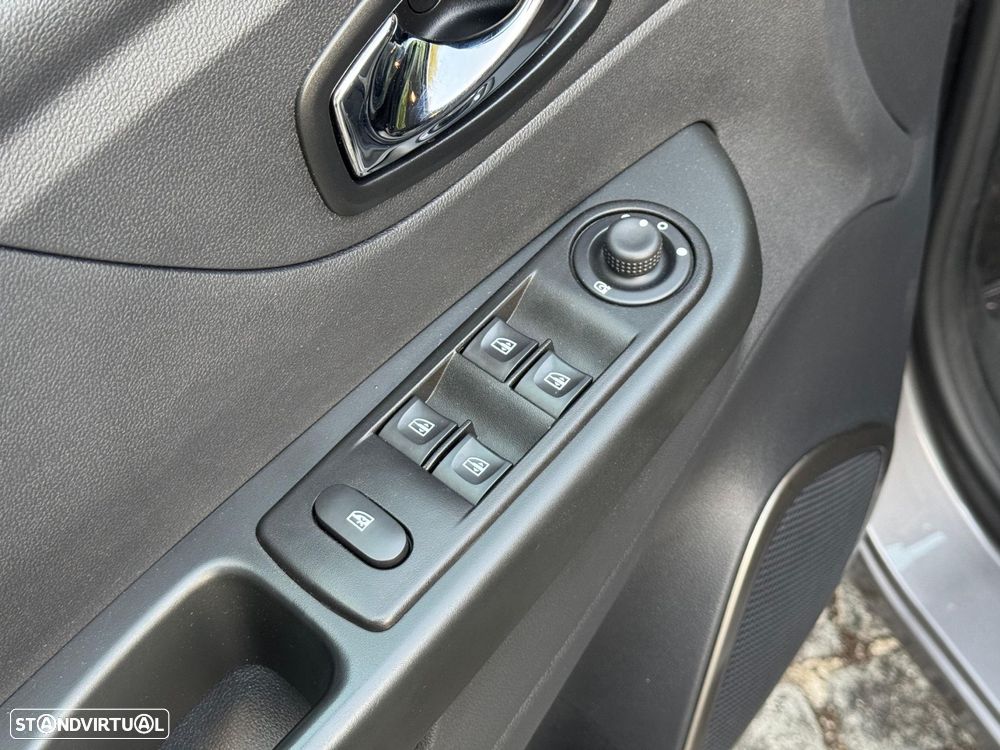 Renault Captur 1.2 TCe Exclusive EDC - 19