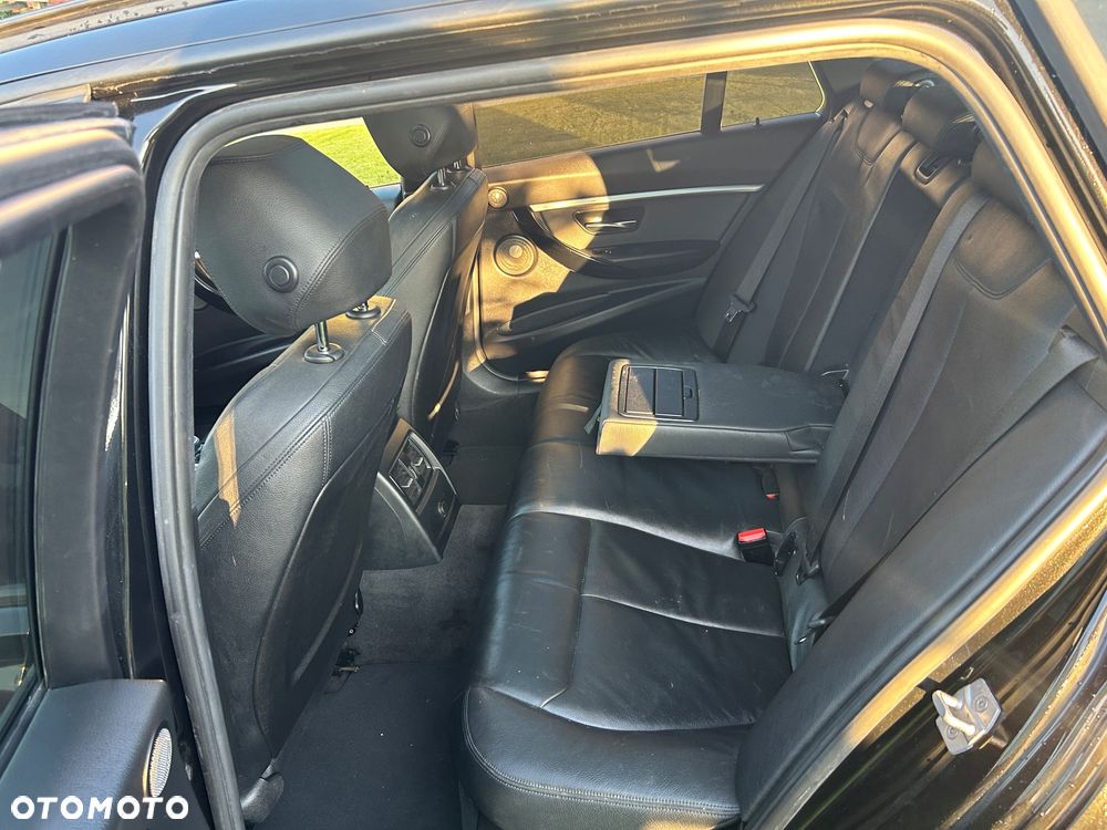 BMW Seria 3 320d M Sport - 10