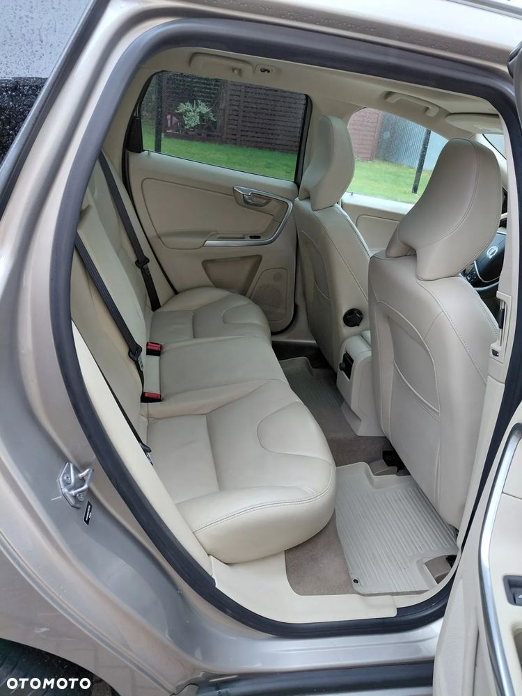 Volvo XC 60 T5 Drive-E Summum - 7