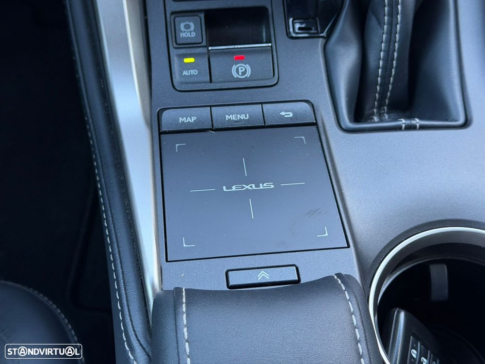 Lexus NX 300h Executive+ - 54