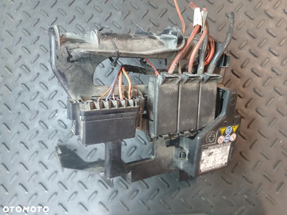 Pokrywa akumulatora KLEMA Seat Ibiza III LIFT   SKRZYNKA BEZPIECZNIKÓW 1.4 BENZYNA - 1