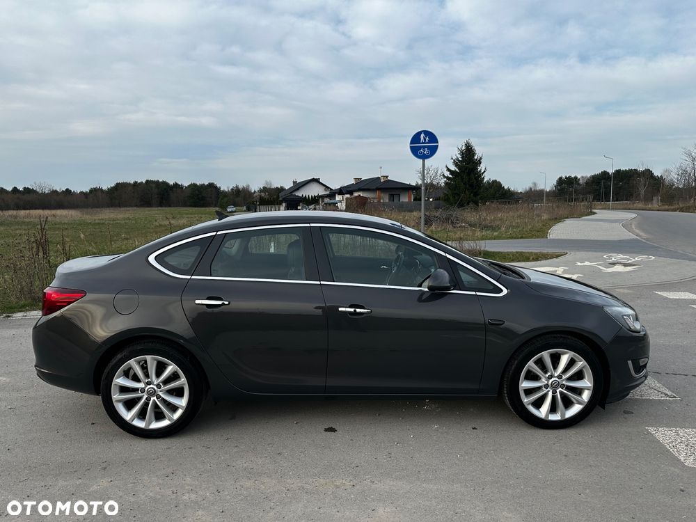 Opel Astra 1.6 Turbo Automatik Cosmo - 4