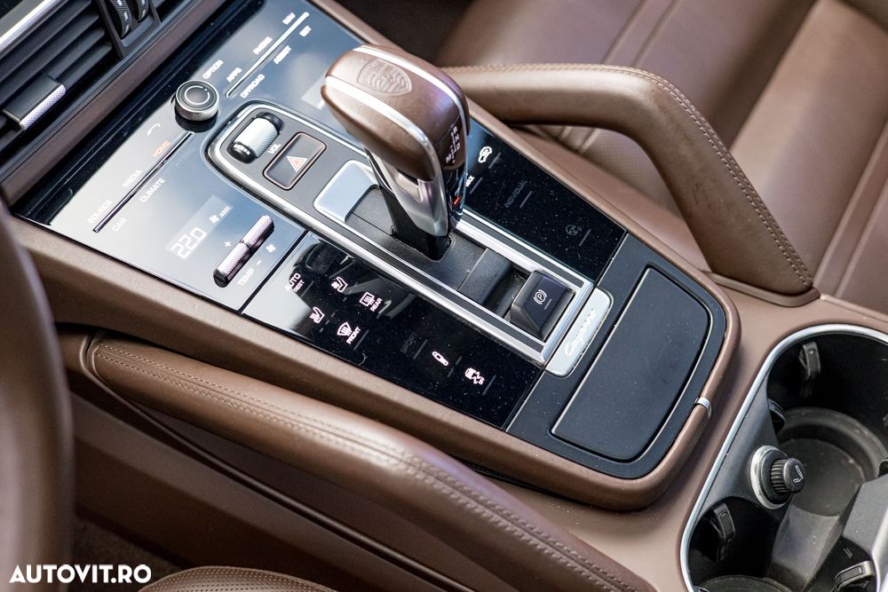 Porsche Cayenne - 25