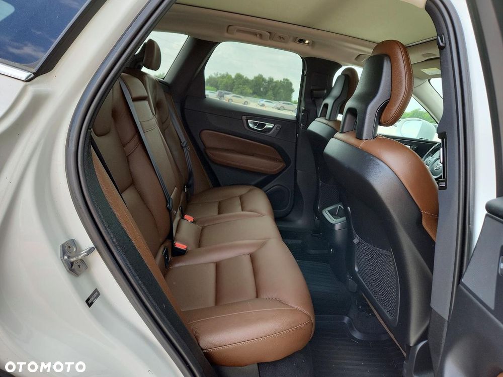 Volvo XC 60 T5 AWD Momentum - 11