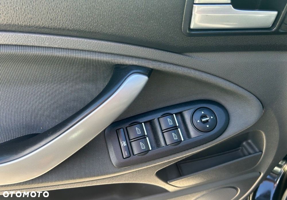 Ford Kuga - 10
