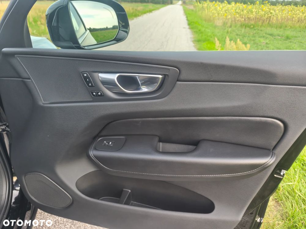 Volvo XC 60 B4 D Momentum - 17