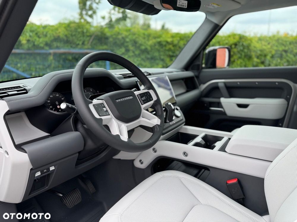 Land Rover Defender - 6