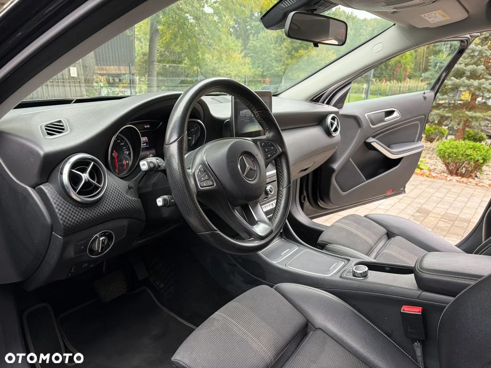 Mercedes-Benz Klasa A 180 7G-DCT Urban - 6