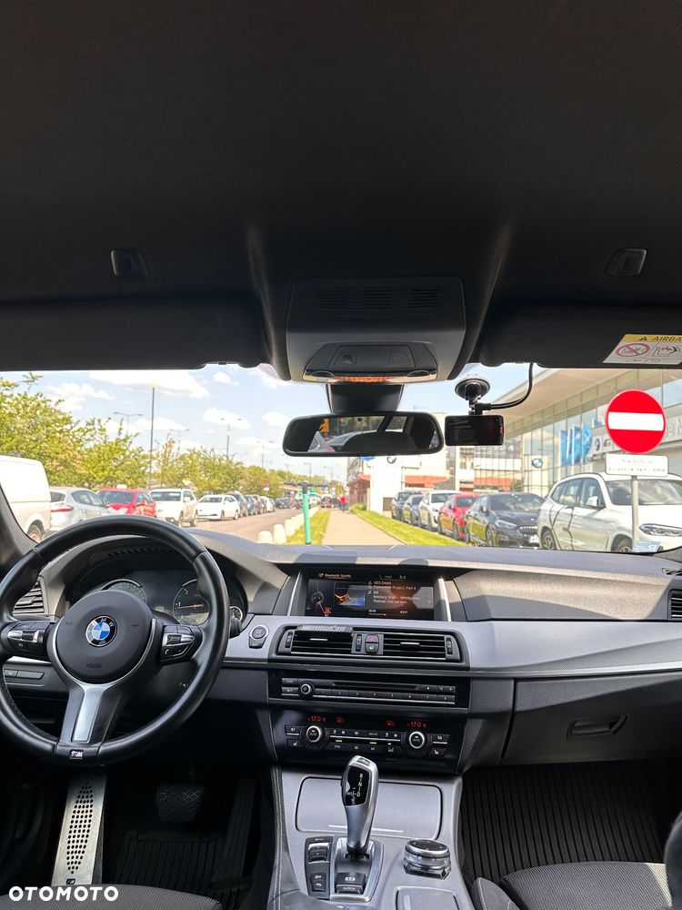 BMW Seria 5 520d xDrive - 24