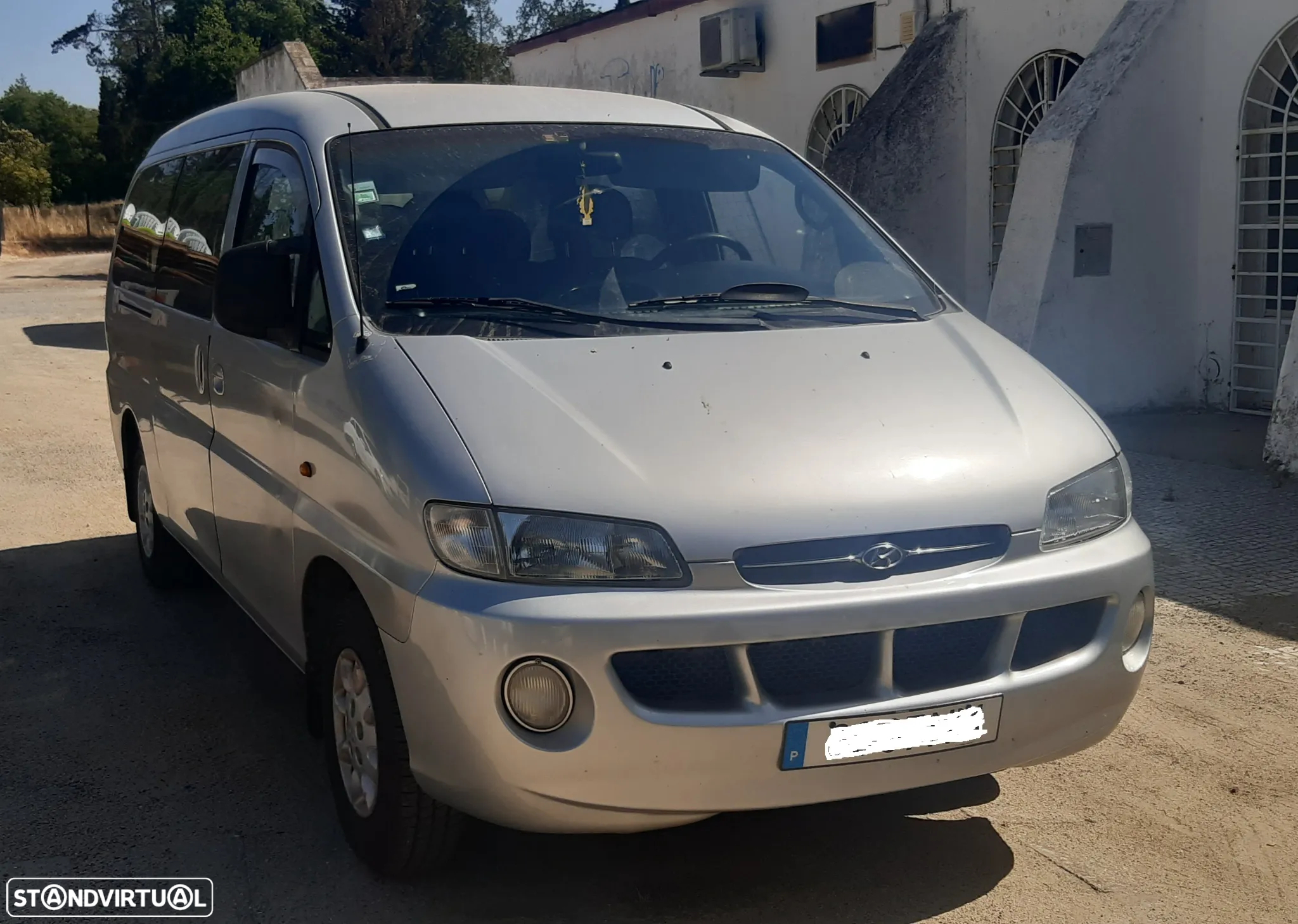 Hyundai H-1 Starex - 3