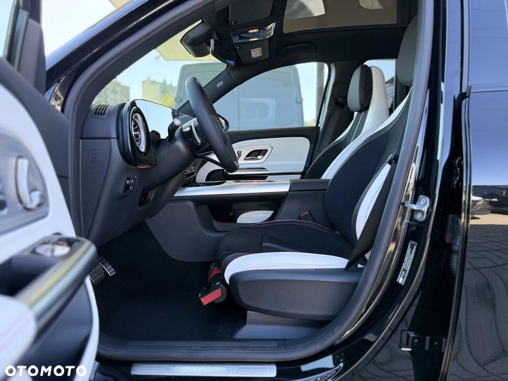 Mercedes-Benz GLB - 23