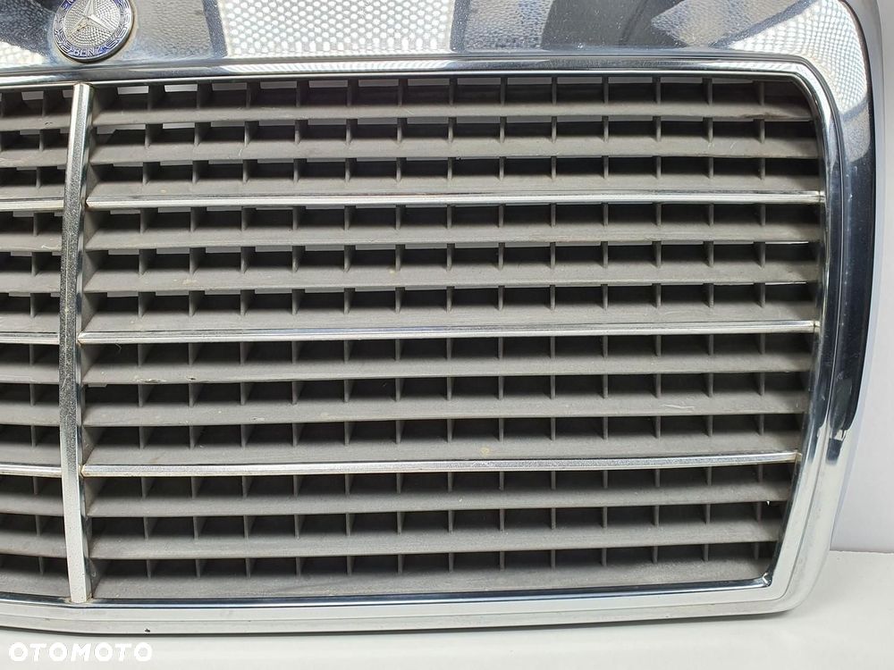 GRILL ATRAPA MERCEDES W124 - 3