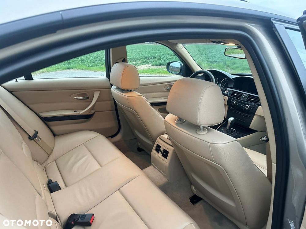 BMW Seria 3 320i - 8