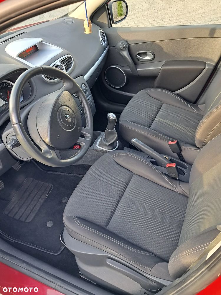 Renault Clio - 11