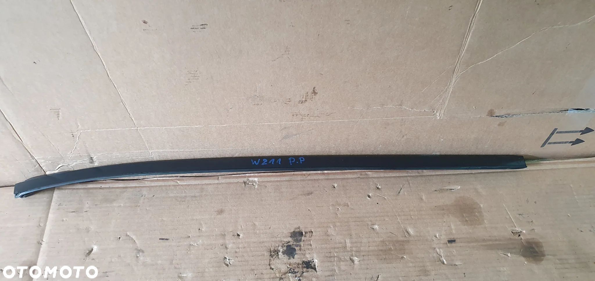 Listwa szyby czołowej prawy przód przednia prawa Mercedes E-Klasa W211 A2116901882 - 1