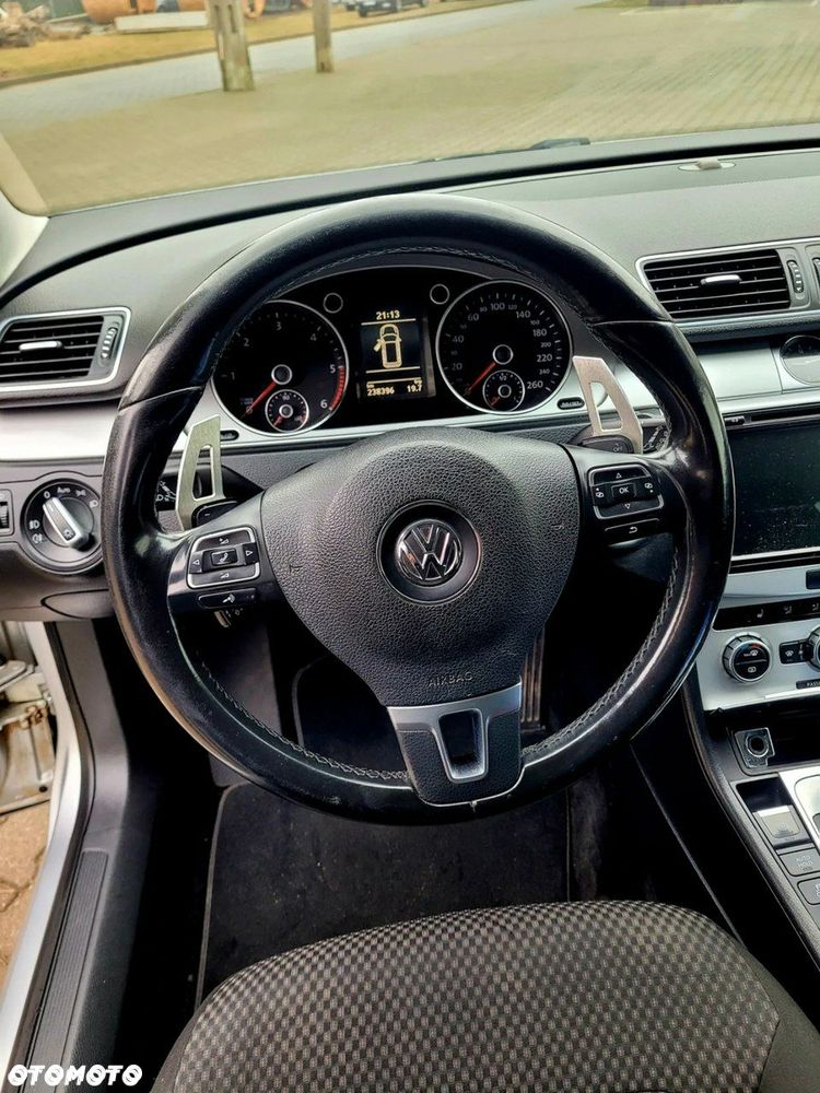 Volkswagen Passat 2.0 TDI Comfortline DSG - 23