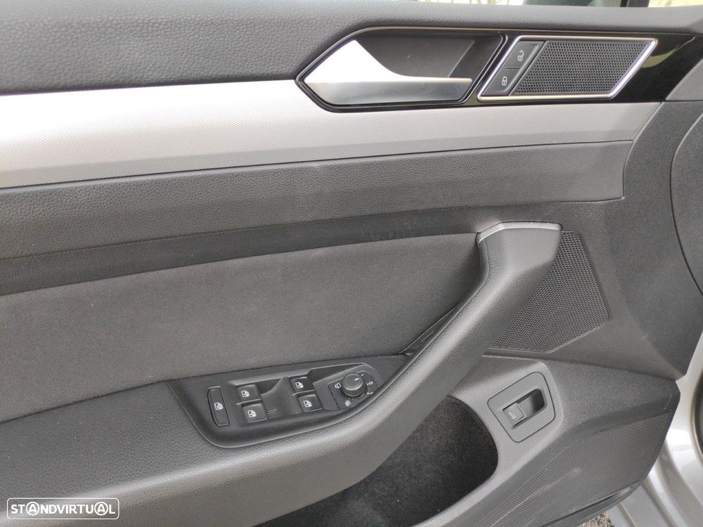 VW Passat Variant 1.6 TDI Confortline DSG - 15