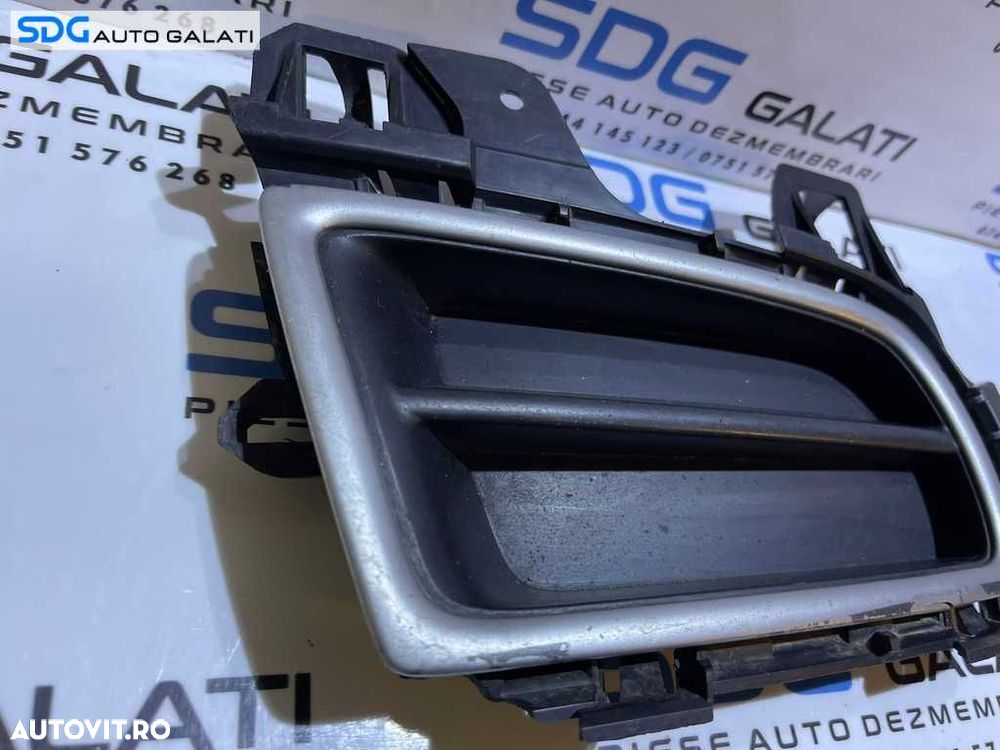 Grila Ornament Capac Inferior Dreapta Spoiler Bara Fata Mazda 6 Facelift 2002 - 2008 Cod GR1L-50C11 [V0278] - 2