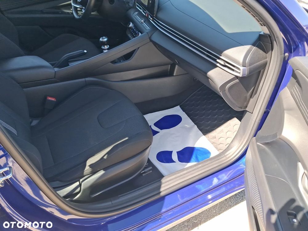 Hyundai Elantra 1.6 Modern - 23