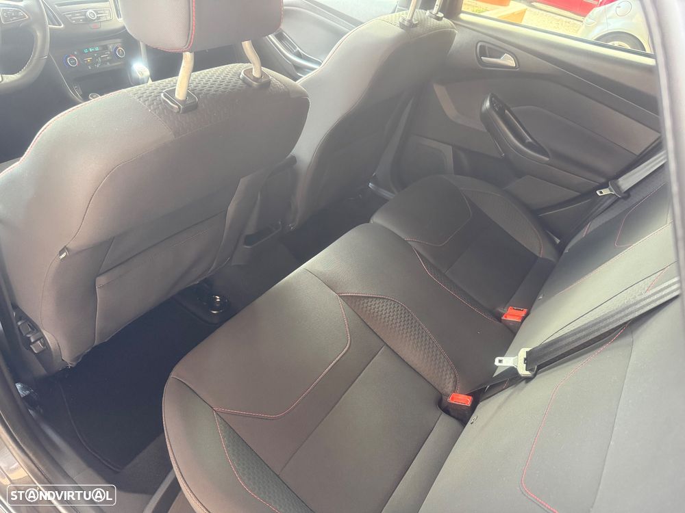 Ford Focus SW 1.5 TDCi ST-Line - 32