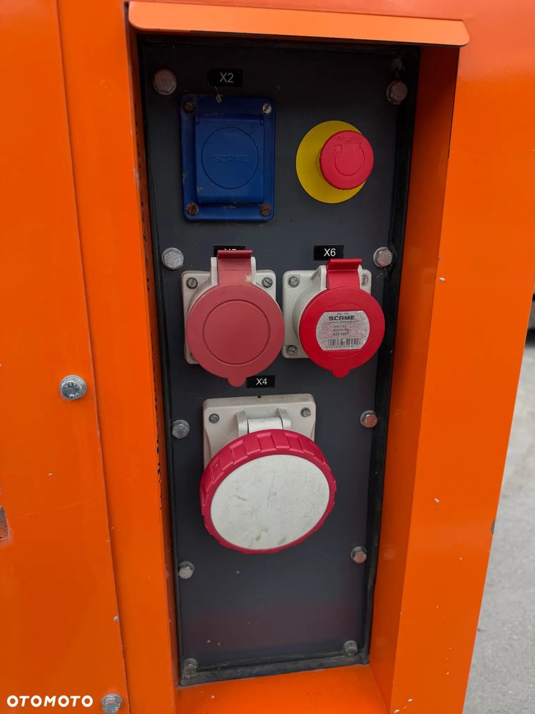 Atlas Copco QAS 60 ST3 Agregat Prądotwórczy Wyciszony GENERATOR 60 KW 2018r. JAK NOWY z Norwegii 5474 mtg Silnik PERKINS 4 cylindry. Prądnica Leroy-Somer. Maszyna działa wzorowo! Nie posiada ani deka zniszczeń! Pochodzi z Upadłośći Norweskiej. Okazja pełny ORYGINAŁ. Maszyna po serwisach w autoryzowanym oddziale. Kolejny serwis dopiero za 2 tysiące mtg. Agregat Gotowy do pracy!! - 19