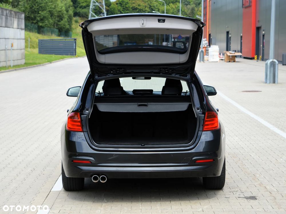 BMW Seria 3 318d Sport Line - 30