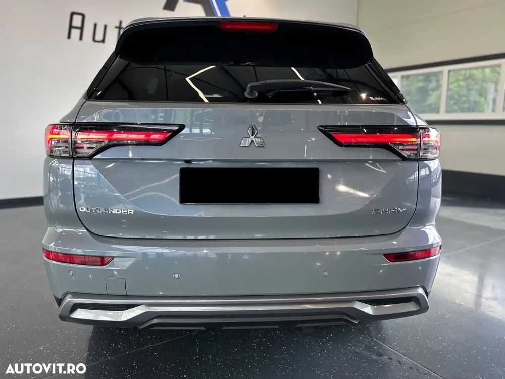 Mitsubishi Outlander 2.4 4WD Intro Edition - 3