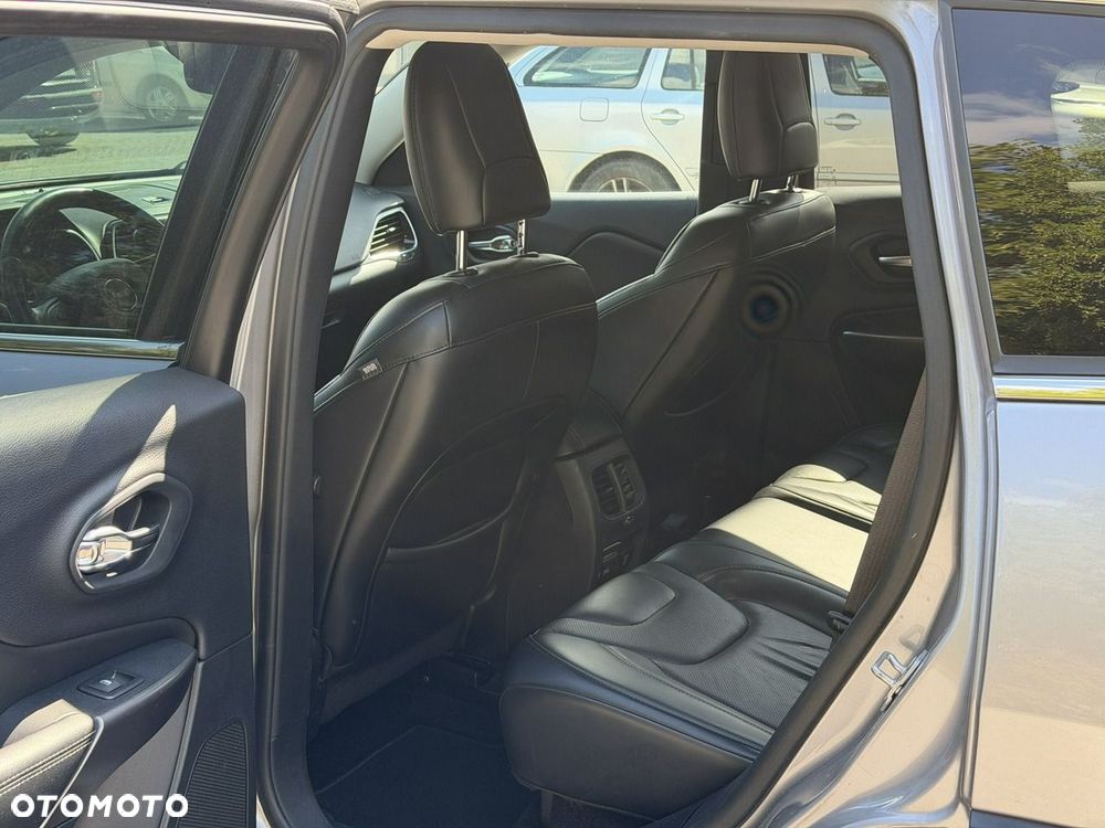 Jeep Cherokee - 22