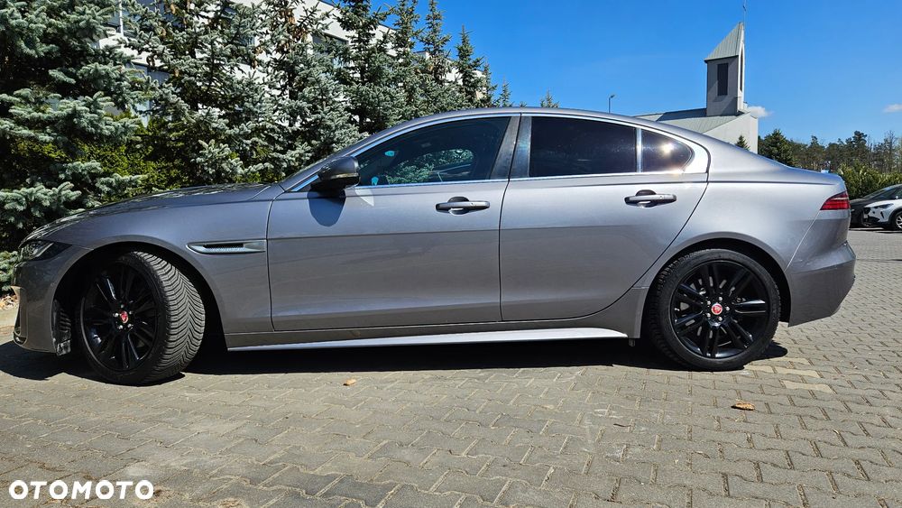Jaguar XE 2.0 D180 R-Dynamic SE - 3