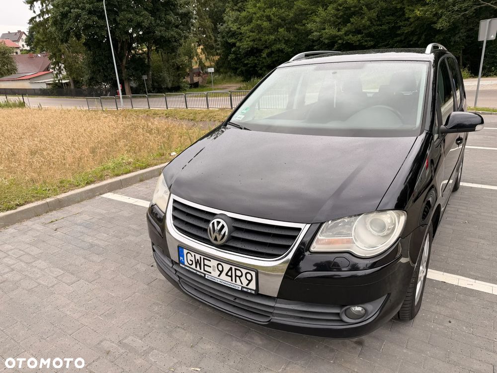 Volkswagen Touran - 12