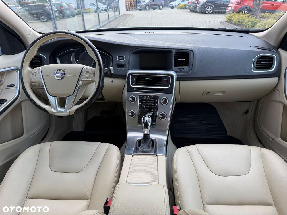 Volvo V60 T3 Geartronic Momentum - 14