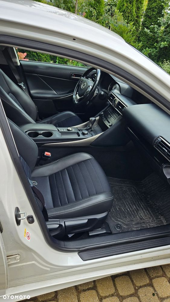 Lexus IS 200t Elegance - 14