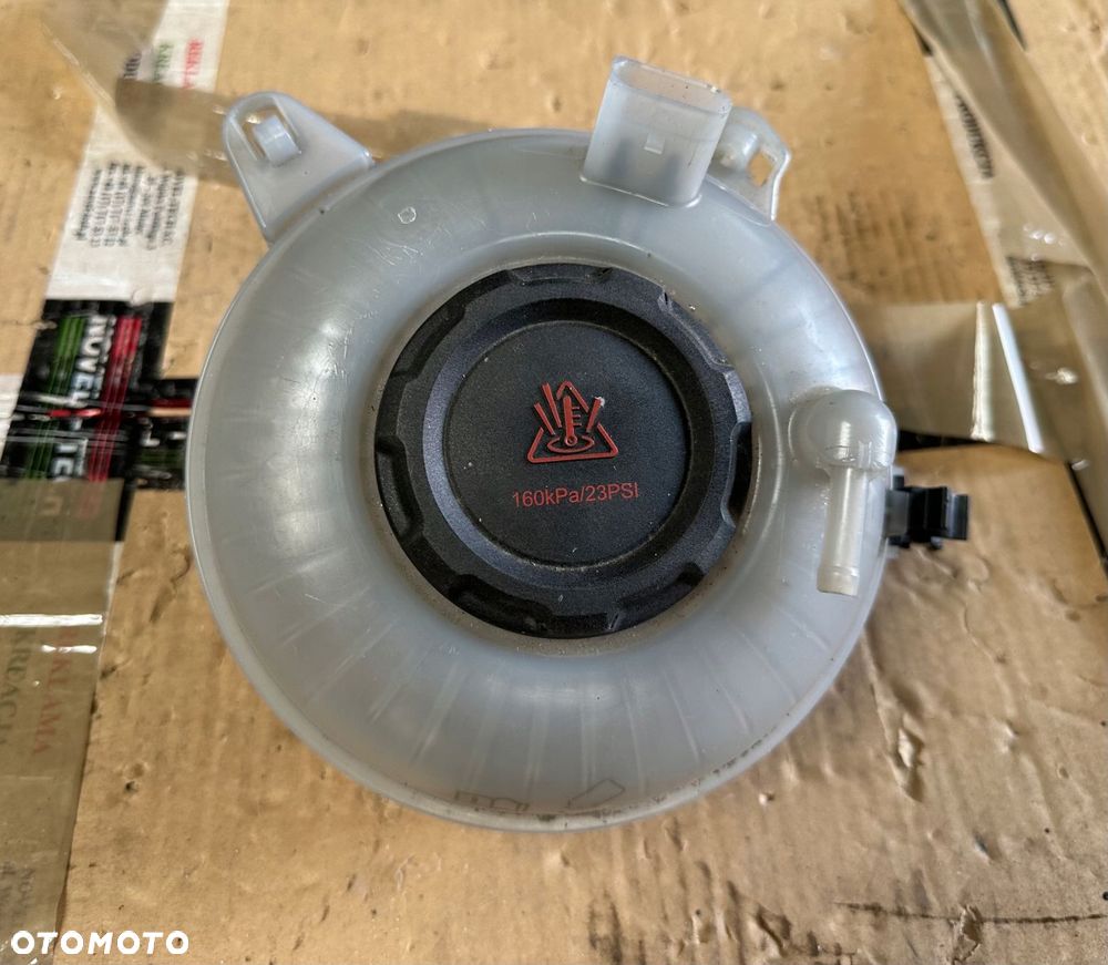 zbiornik chłodnicy vag audi a7 q2 q3 q5 oryginalny 5q0121407aa - 1