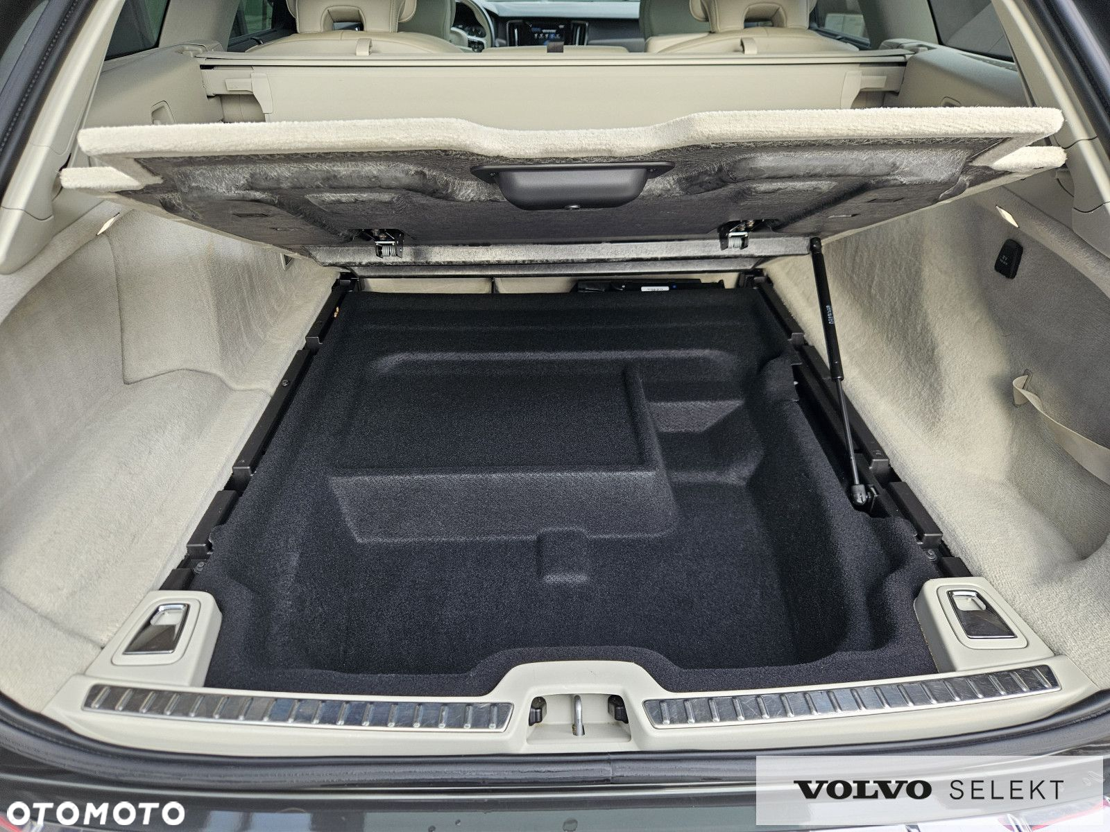 Volvo V90 Cross Country - 37