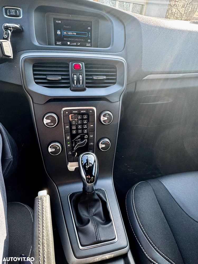 Volvo V40 D3 Aut. Momentum - 9