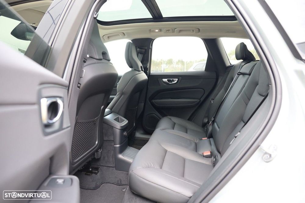 Volvo XC 60 2.0 T6 PHEV Plus Dark AWD - 8