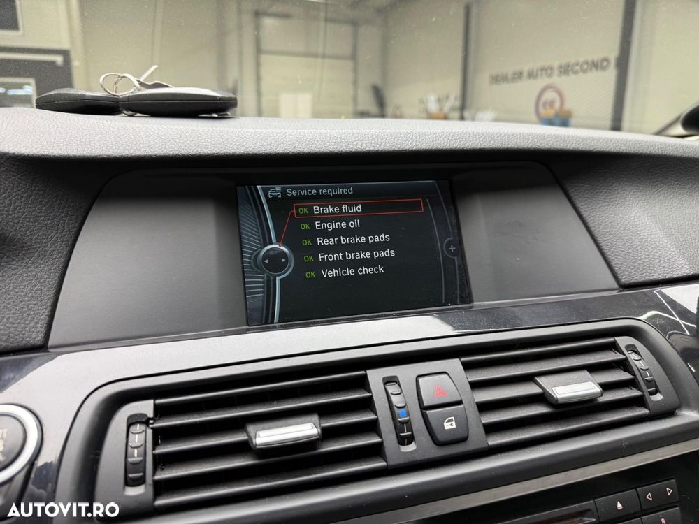 BMW Seria 5 523i Sport-Aut. - 10