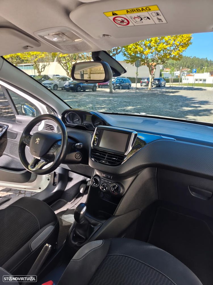 Peugeot 208 1.2 PureTech Style - 20
