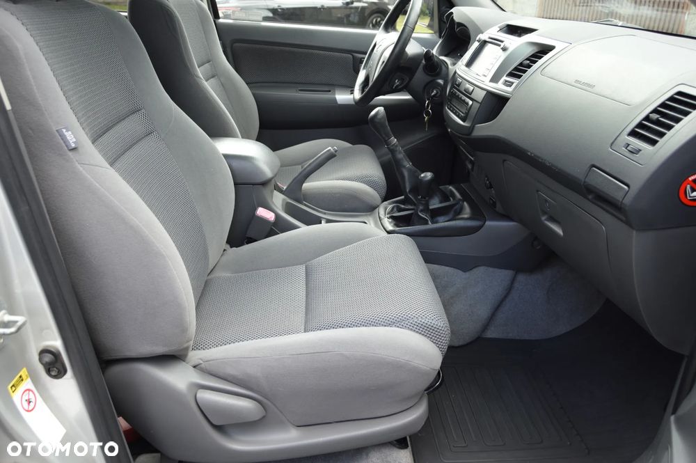 Toyota Hilux 3.0 D-4D SR5 - 16