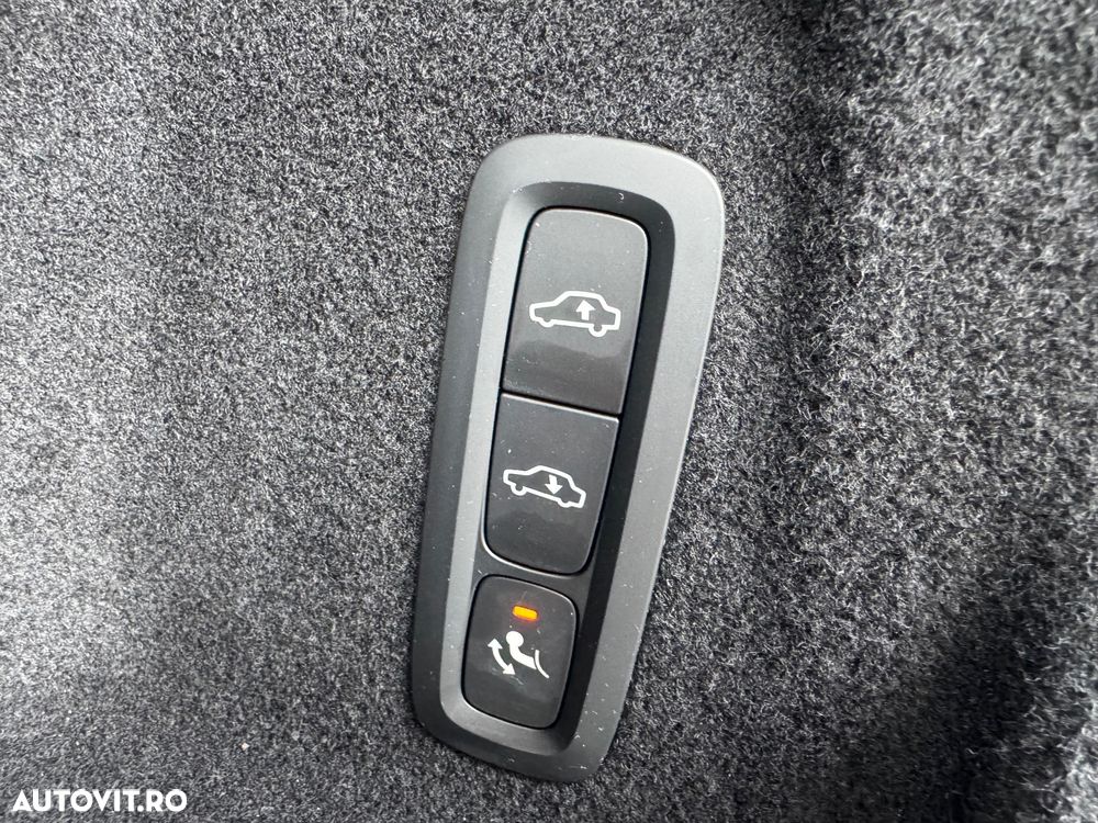 Volvo XC 60 D5 AWD Inscription - 25