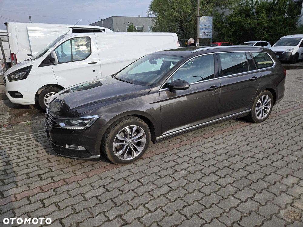 Volkswagen Passat - 1