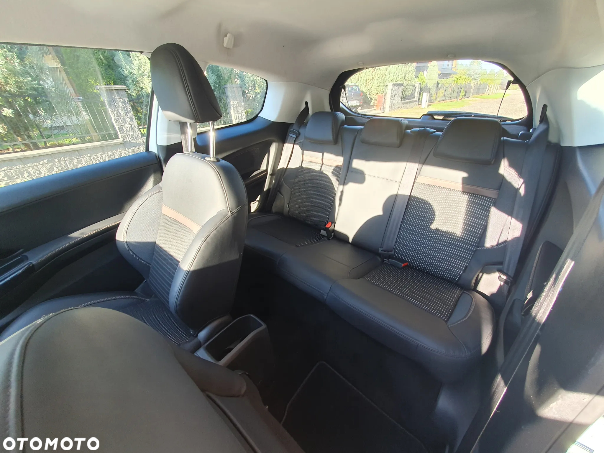 Peugeot 208 - 5