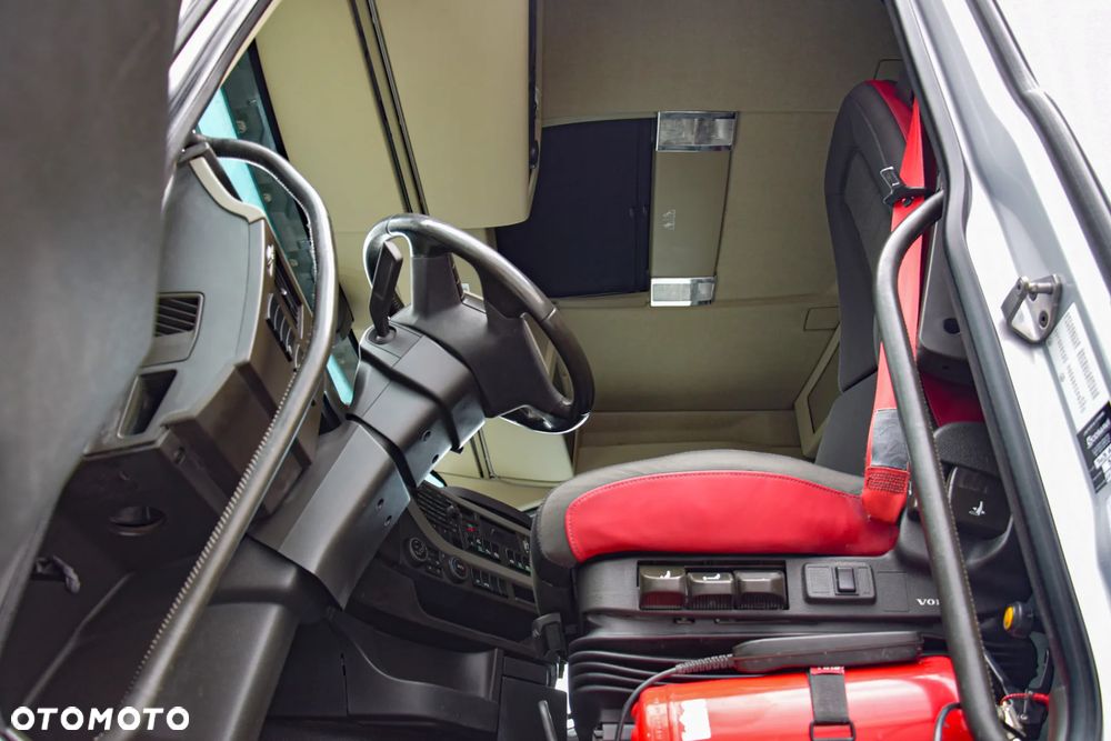 Volvo FH500 / NISKA KABINA / HYDRAULIKA / EURO 6 / ACC / LEDY / ALUFELGI / SERWISOWANY / SPROWADZONY - 21