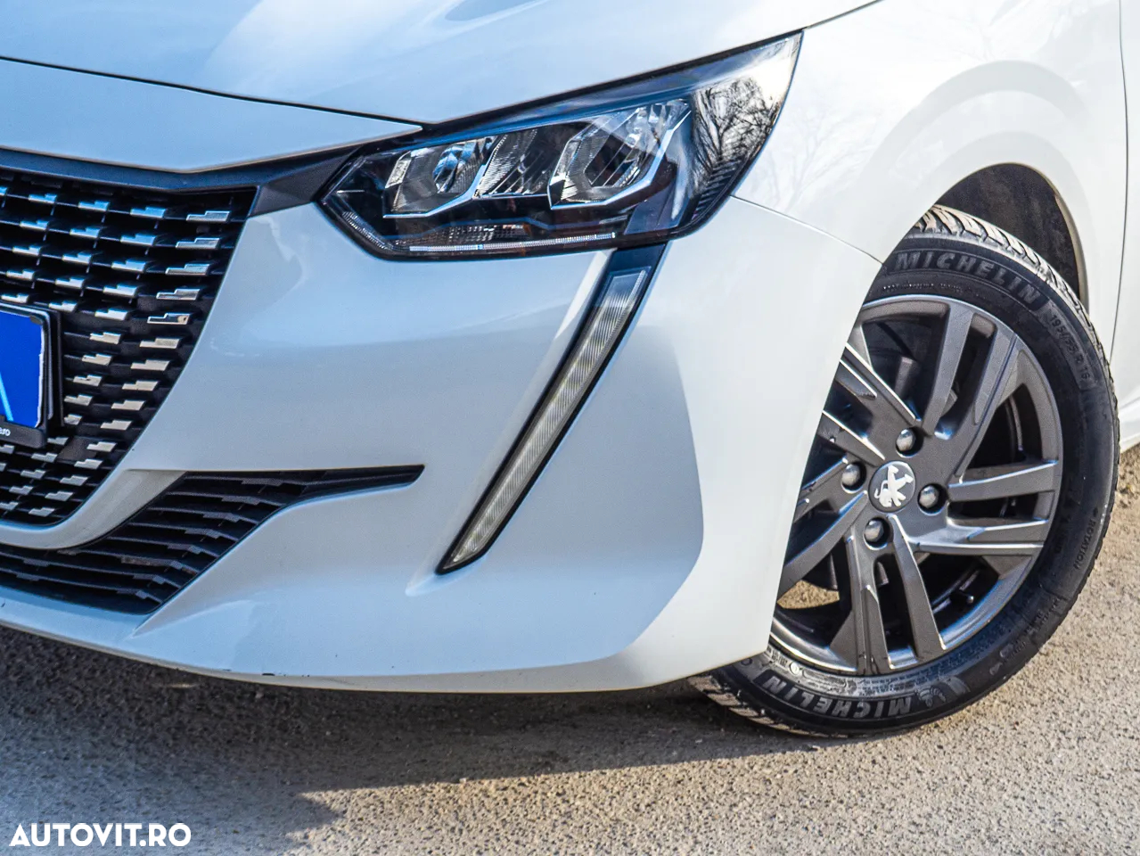 Peugeot 208 PureTech 100 EAT8 Allure - 12
