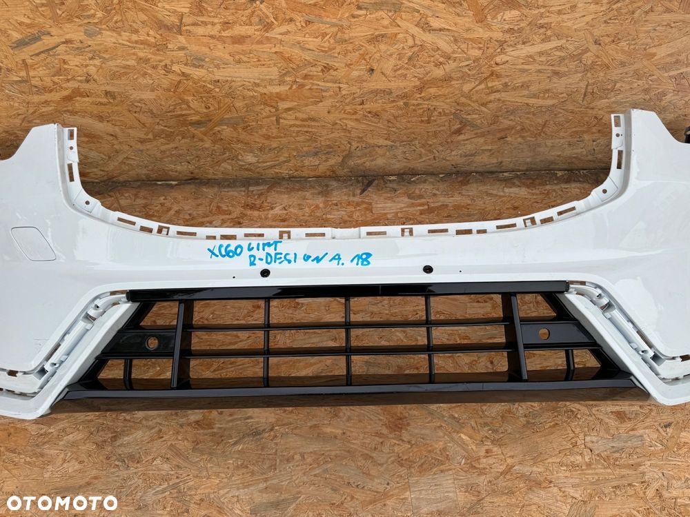 ZDERZAK PRZÓD PRZEDNI VOLVO XC60 II 2 LIFT R-DESIGN 21+ 32234958 WERSJA SPRYSKI NA 6PDC I LISTWY NAKŁADKI KRATKA ŚRODKOWA ORYGINAŁ - 4