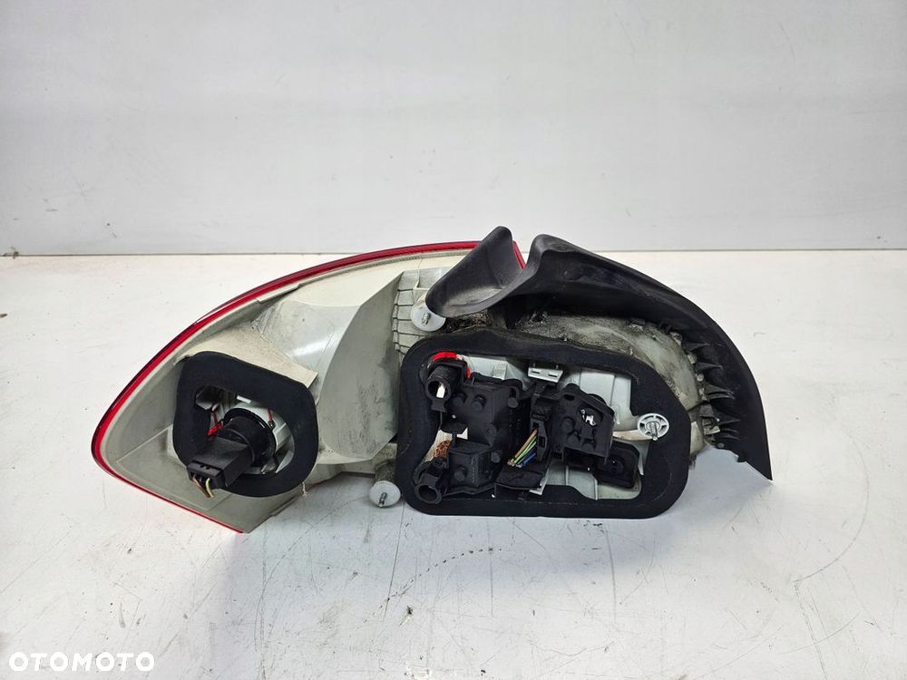 LAMPA PRAWY TYŁ BMW 1 CABRIO E88 63214869810 - 6