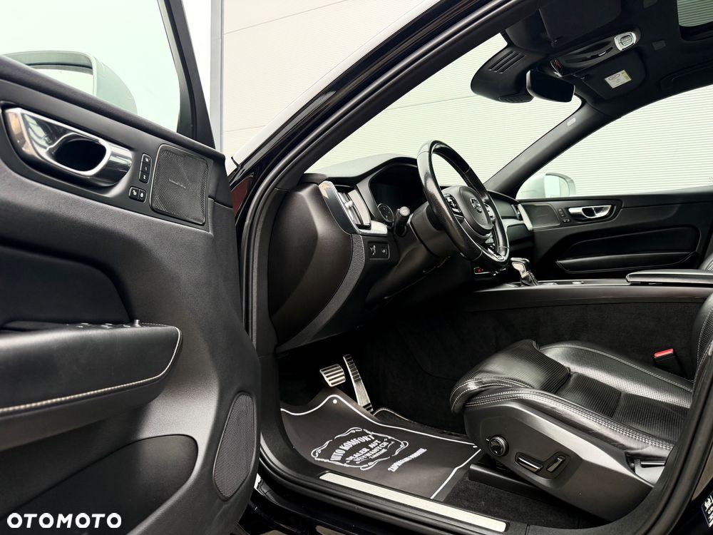 Volvo XC 60 D5 AWD Geartronic RDesign - 23