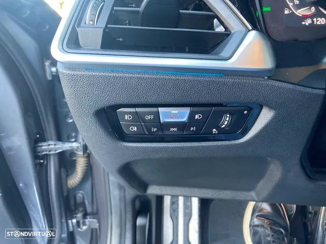 BMW 320 e Touring Pack Desportivo M Auto - 24